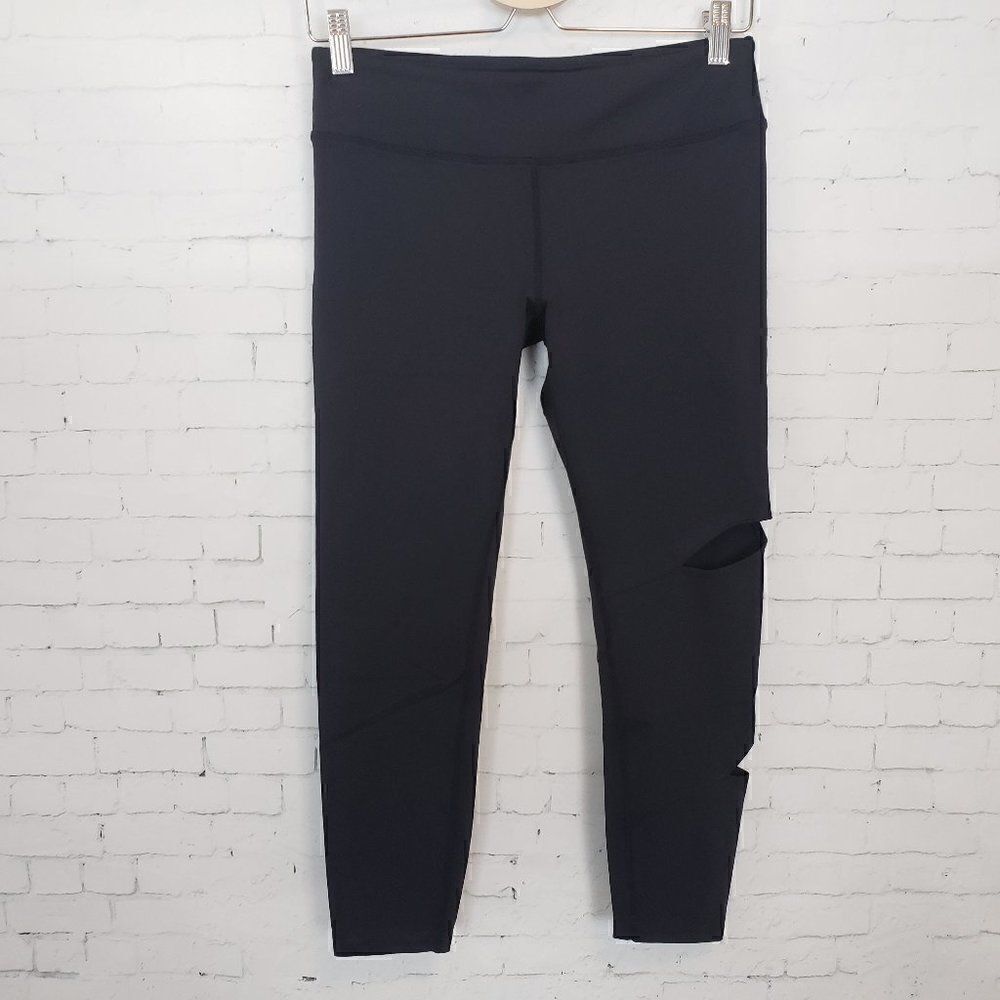 KiraGrace black cutout cropped leggings size M